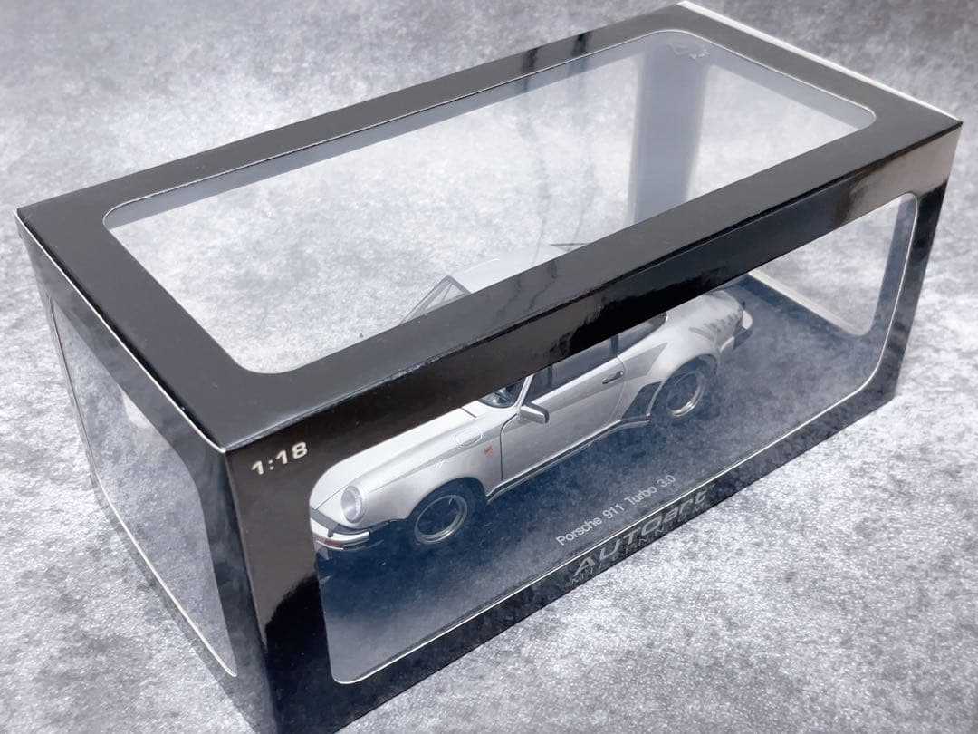 1/18 AUTOart ポルシェ 911 (930) 3.0 ターボ ミニカー