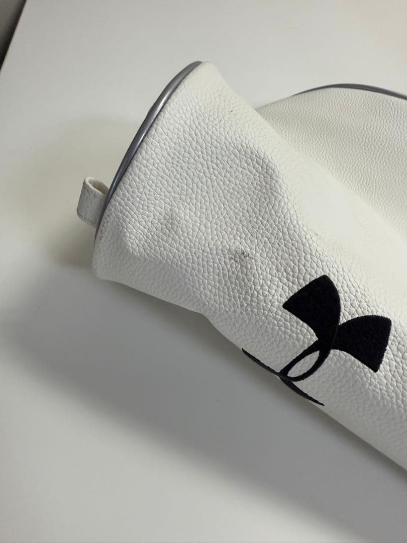 UNDER ARMOUR キャディバッグ ホワイト　グレーカーボン調