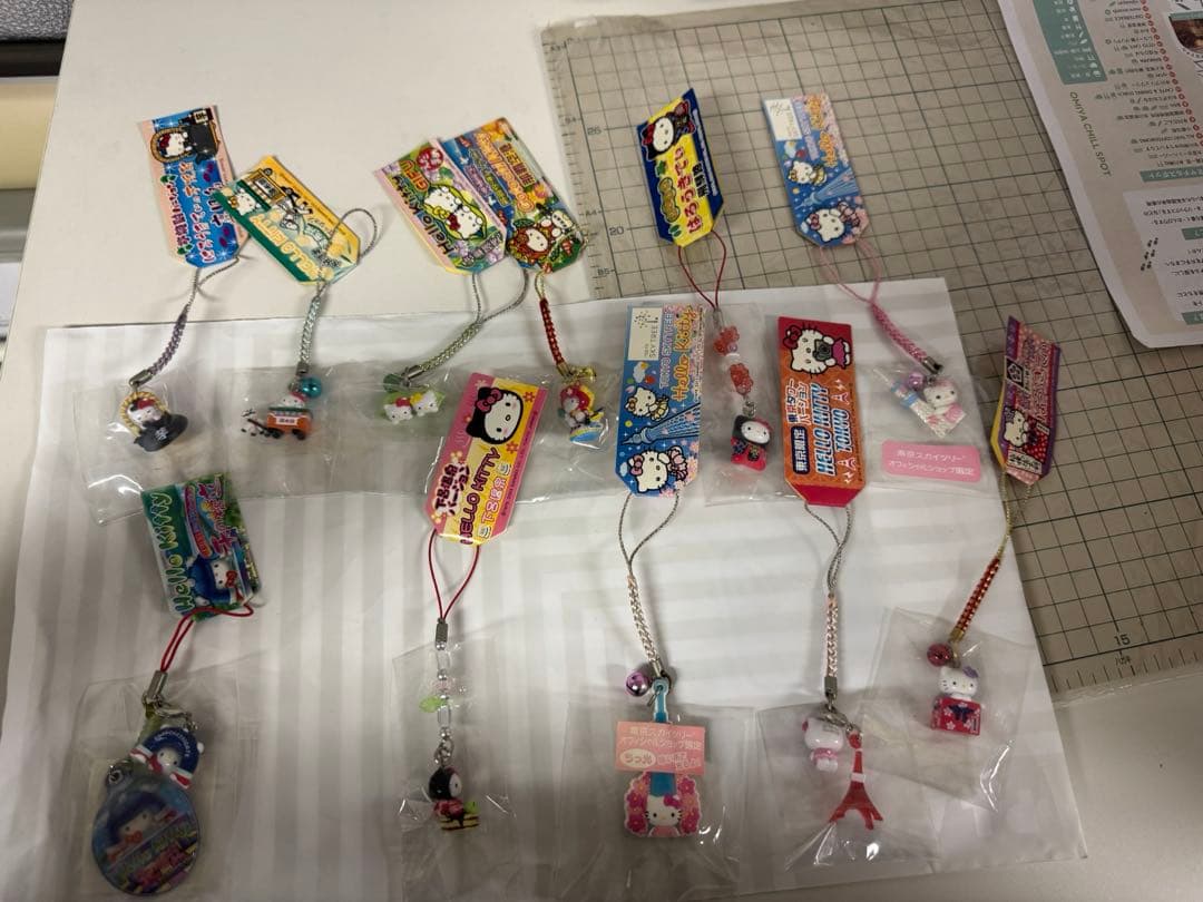 ご当地ハローキティ アクリルキーホルダーセット49個　サンリオ