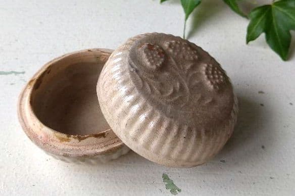 香合 古支那陽刻 香盒