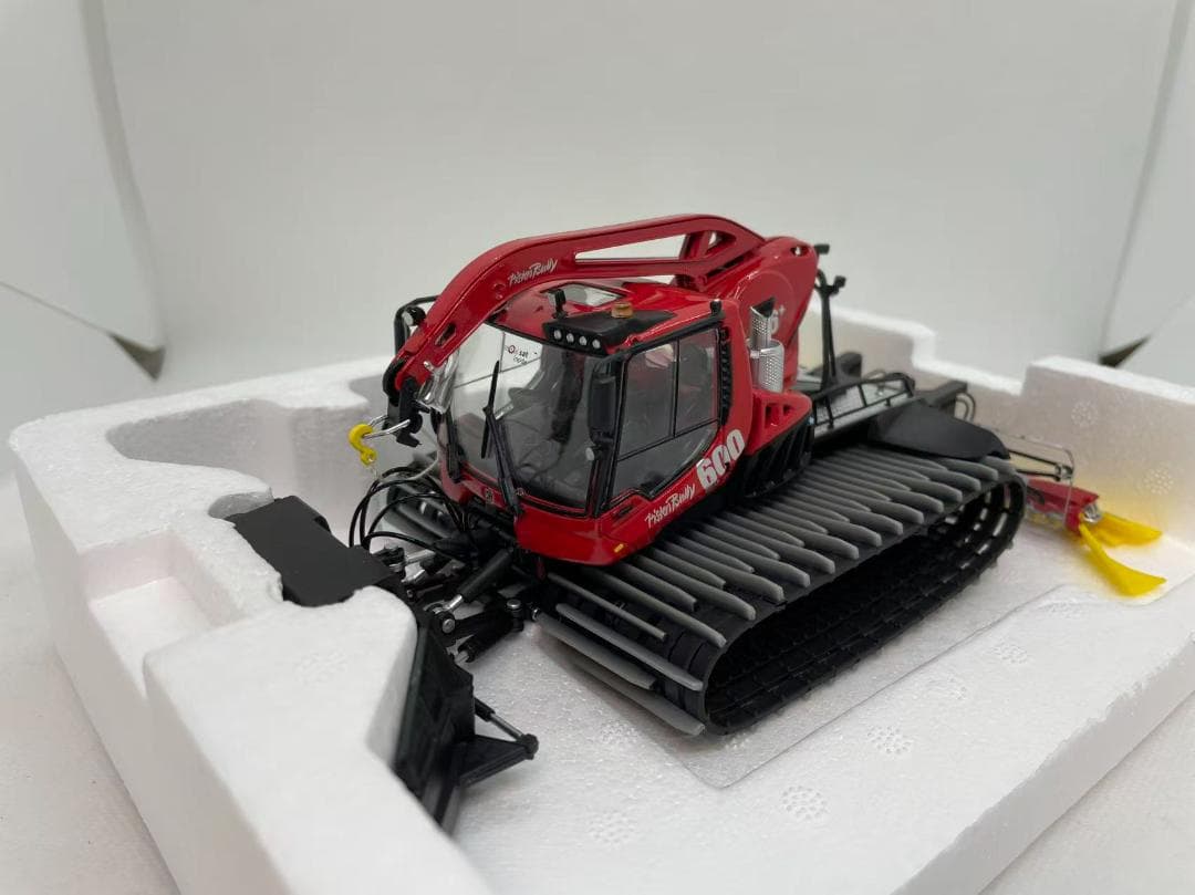 ミニカー 13R-011 JC 1/43 Pisten Bully 600 W