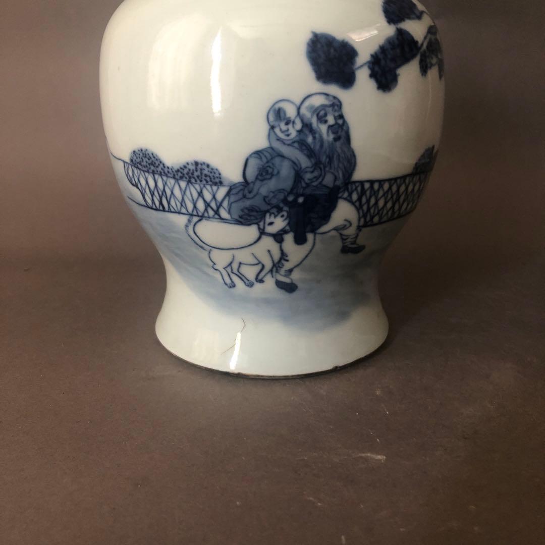 中国骨董　古美術　青花人物紋　蓋付壷