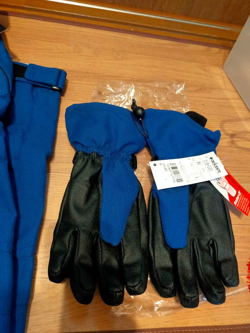 DESCENTE（デサント）のスキーウェアパンツ、手袋セット