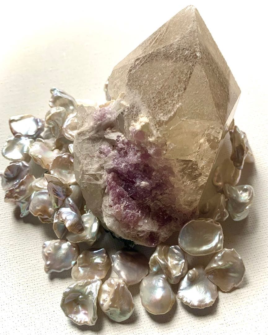 大きな水晶ポイント+レピドライト×グリーントルマリン共生