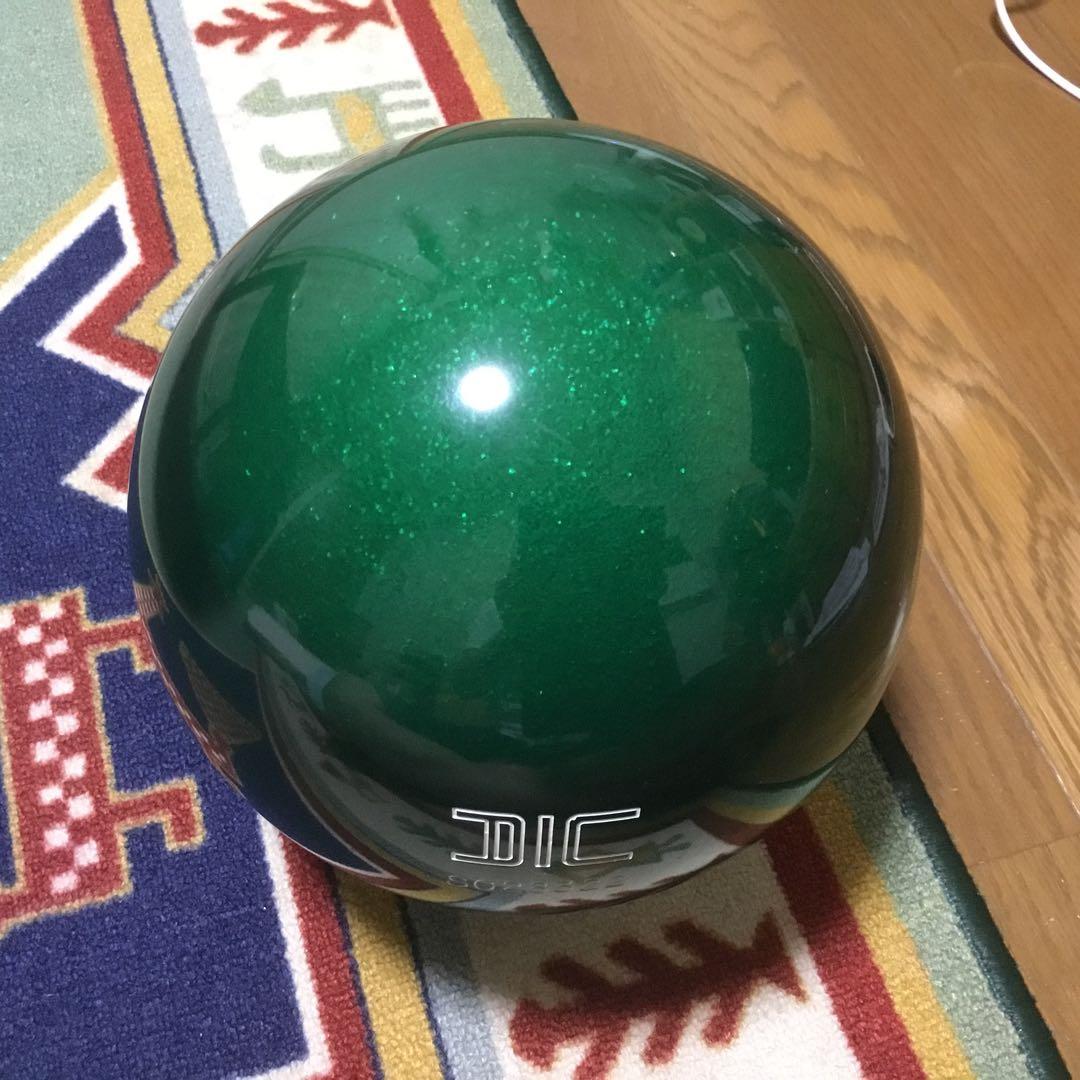 アクリル製ボウリングボール