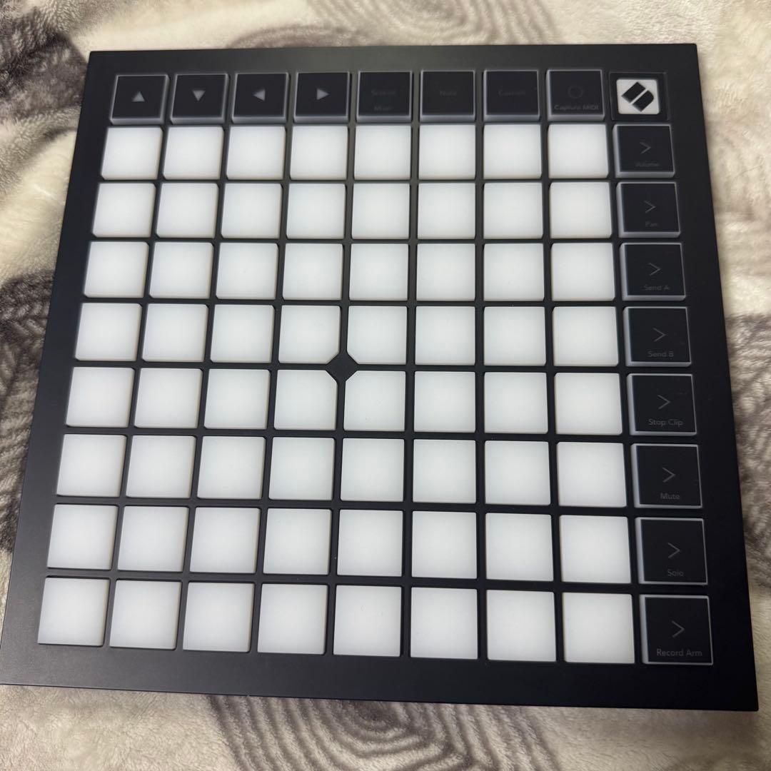 Novation Launchpad X MIDIコントローラー
