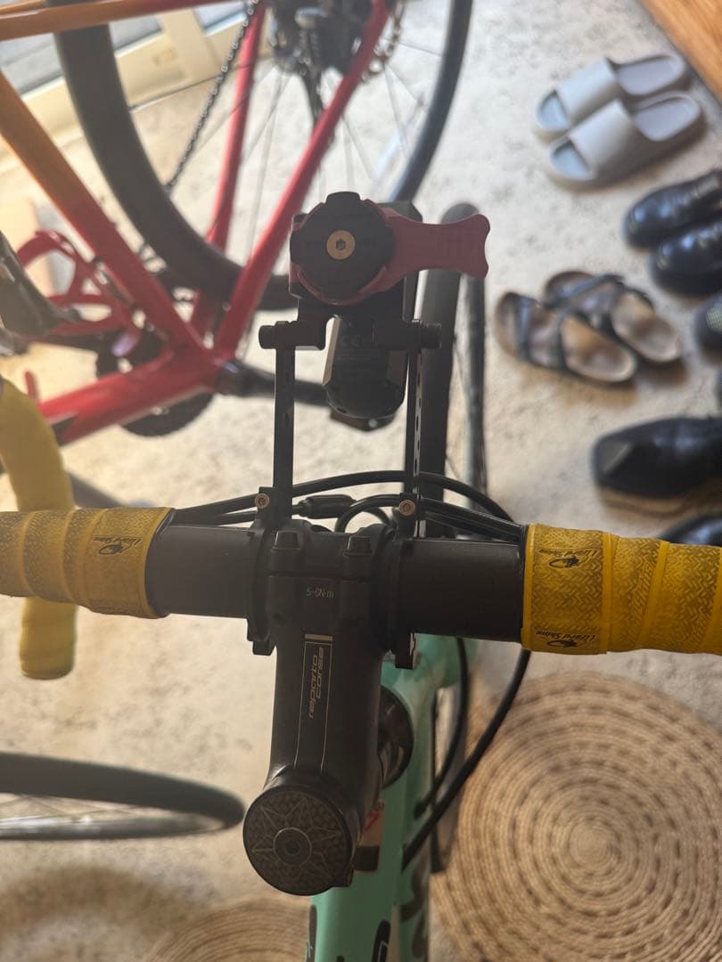 Bianchi ロードバイク via nirone7 sora アクセサリー付き