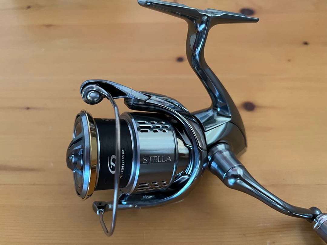 シマノ 18ステラ　STELLA C3000MHG リブレハンドルノブ付き