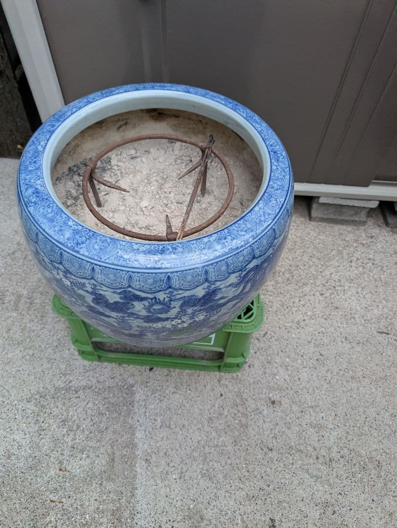 龍神火鉢染付青白い陶器製火鉢 約30cm