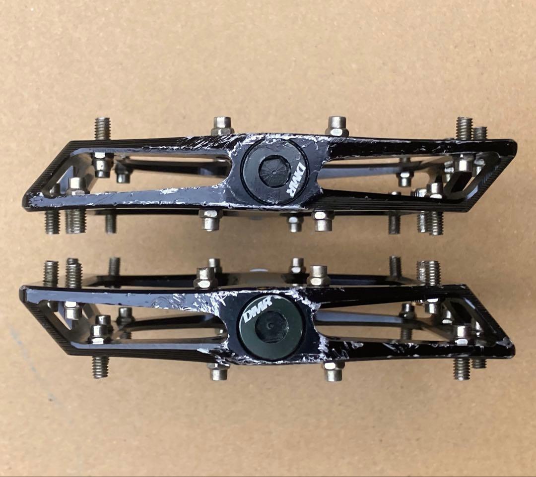 DMR VAULT フラットペダル / グロス ブラック