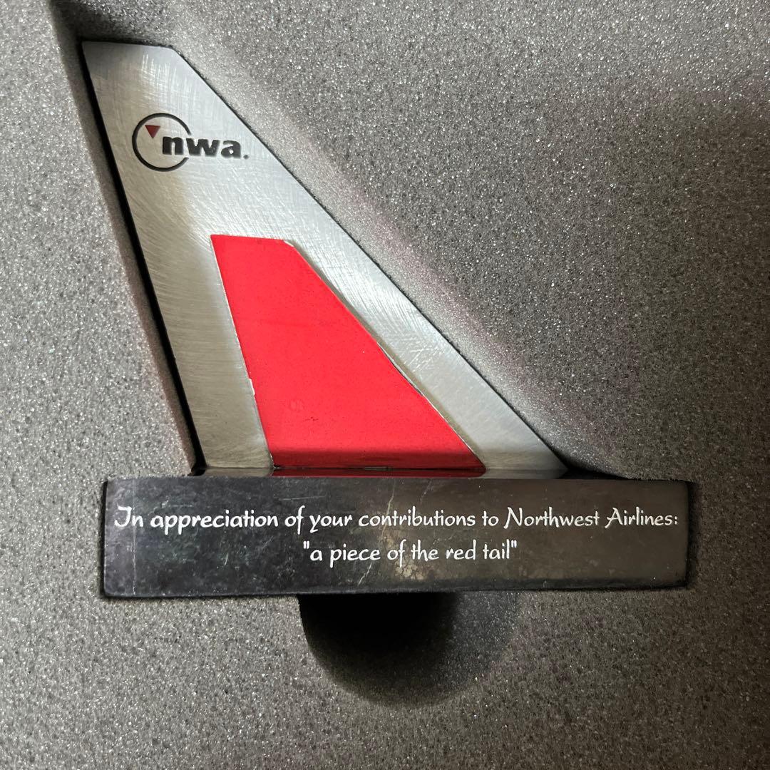 ノースウエスト航空　ジャンボ機の尾翼部分の置物