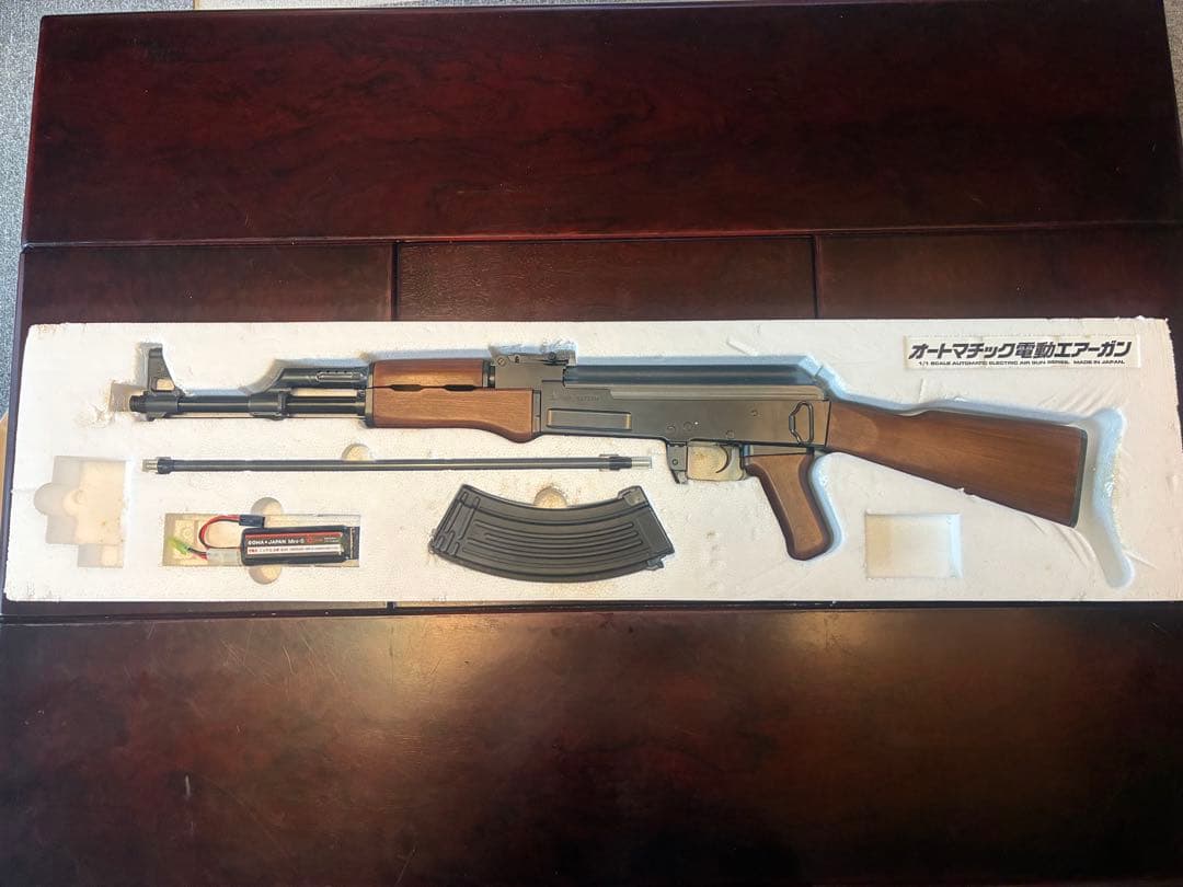 東京マルイ　電動ガン　AK47 ミニバッテリー　充電器　変換器付き