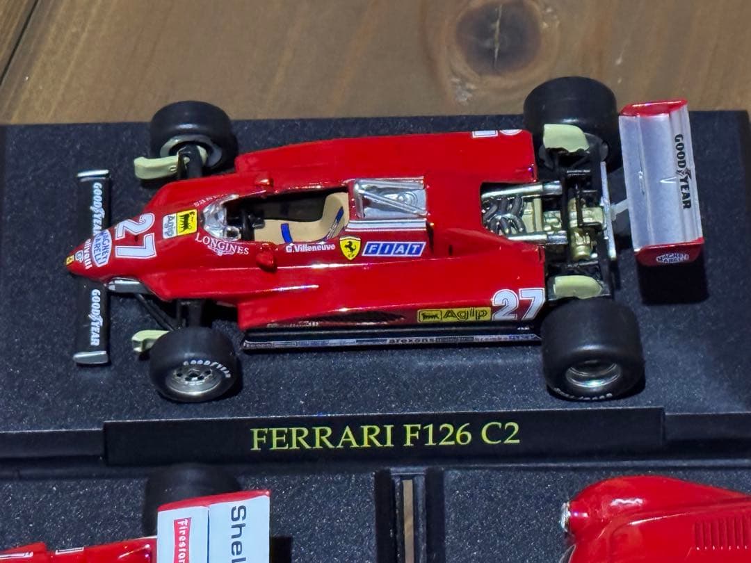 Ferrari ミニカーセット4台ケースは経年劣化で糊面剥がれてます。本体は新品