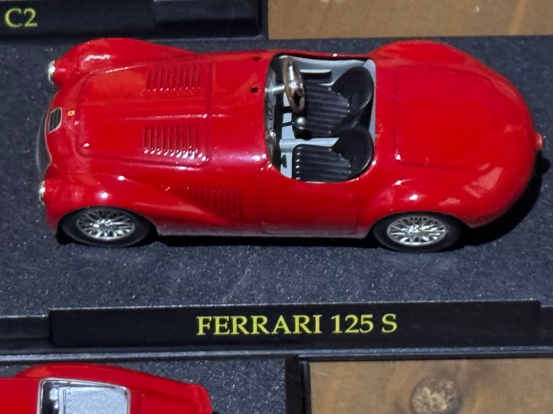 Ferrari ミニカーセット4台ケースは経年劣化で糊面剥がれてます。本体は新品