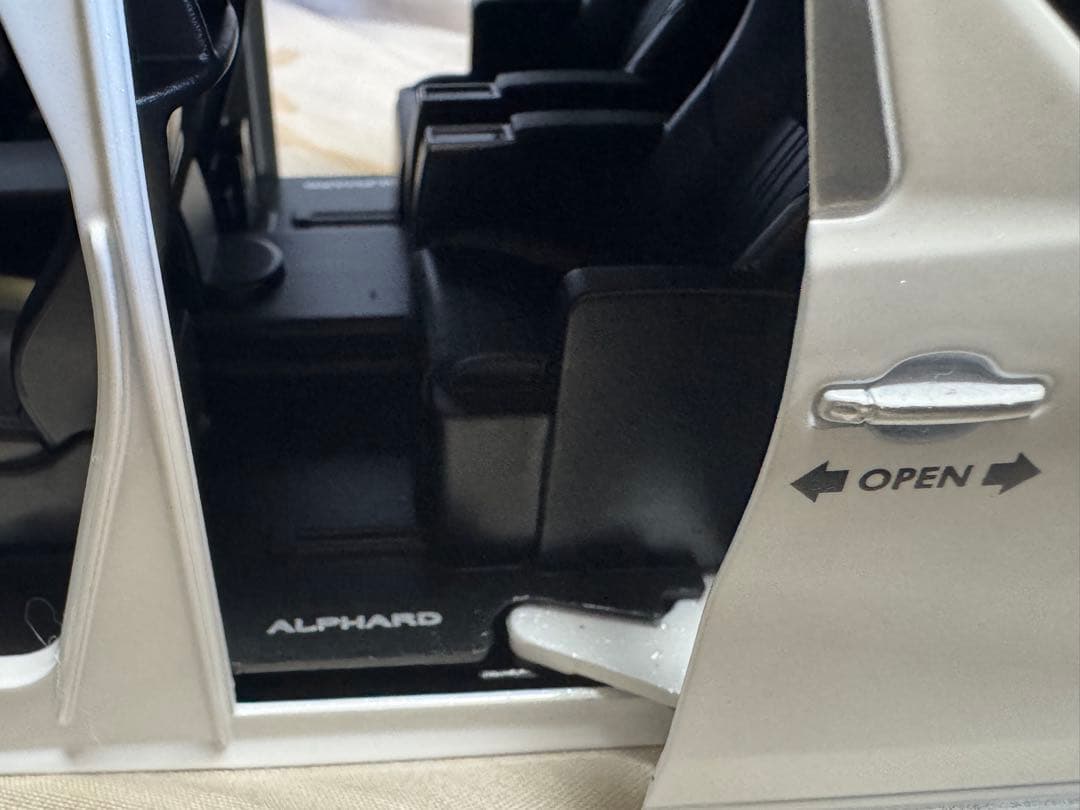 ALPHARD LEDヘッドライト ミニカー ホワイト