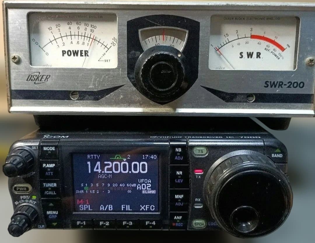 d*4様 アイコム　IC-7000 トランシーバー　100W機 　本体のみ　ジャ