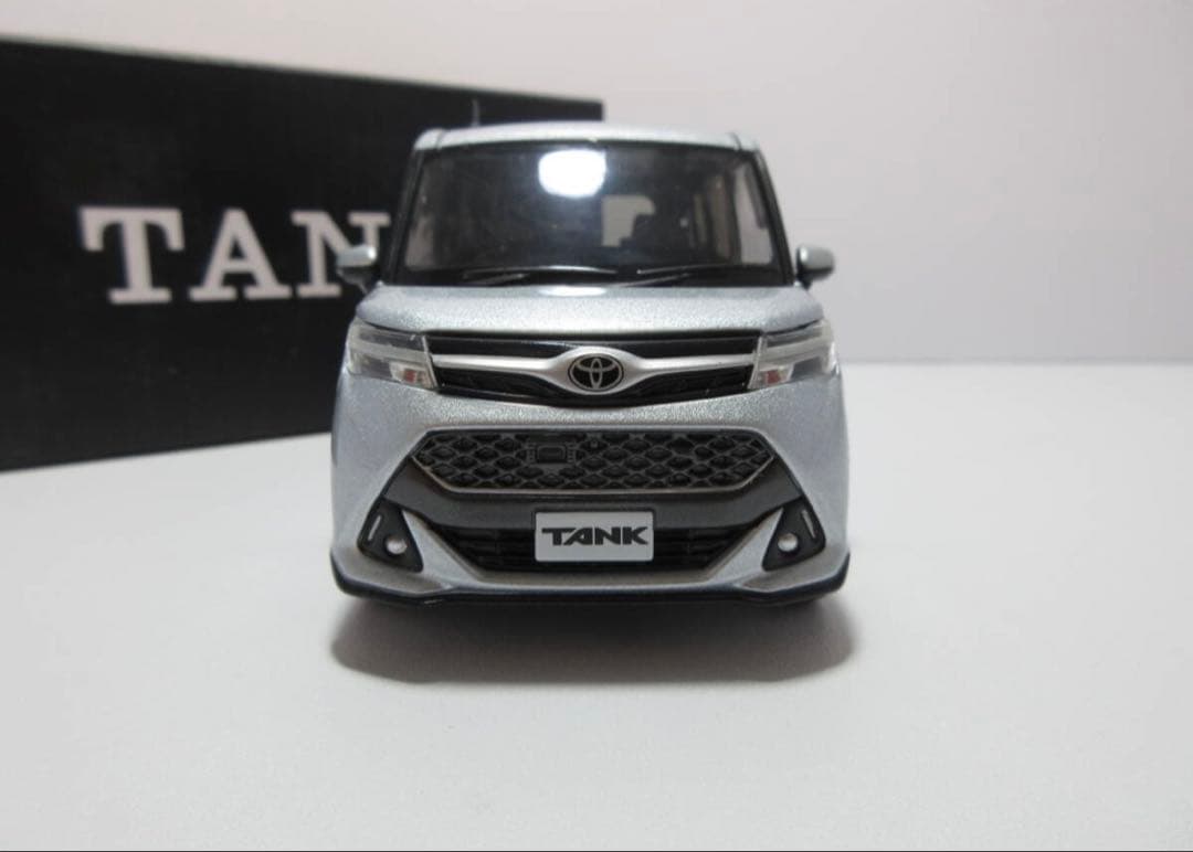 1/30 トヨタ TANK カラーサンプルミニカー ブライトシルバーメタリック