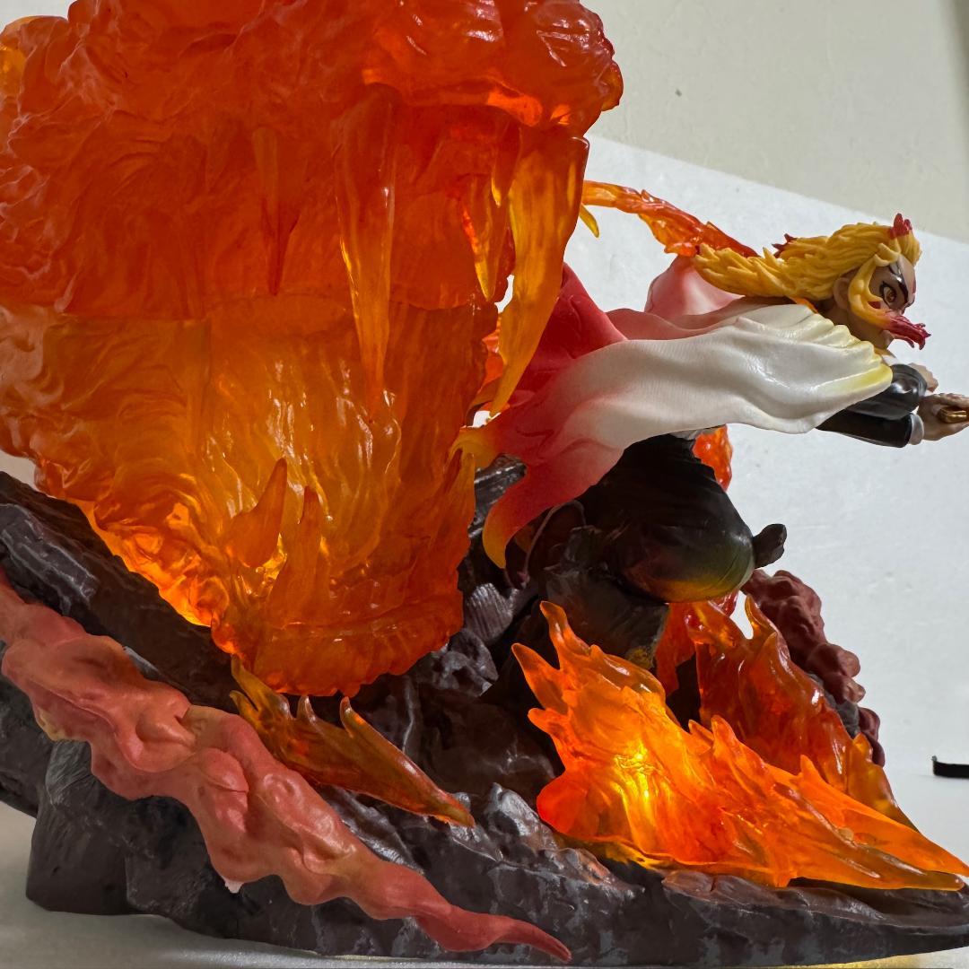 鬼滅の刃　煉獄杏寿郎　炎柱　特大　フィギュア 炎柱 LED点灯　無限夢列車編