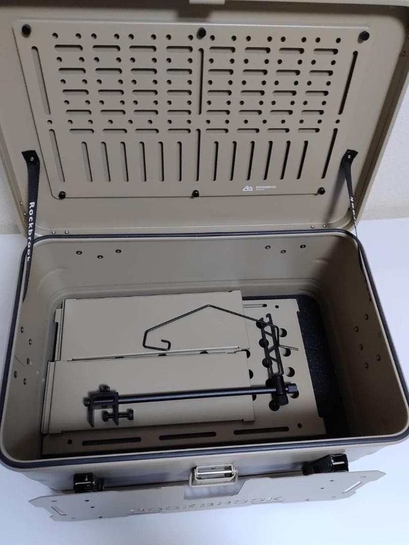 アルミコンテナ　50L　フルカスタム　カーキー　キャンプ　新品送料込み