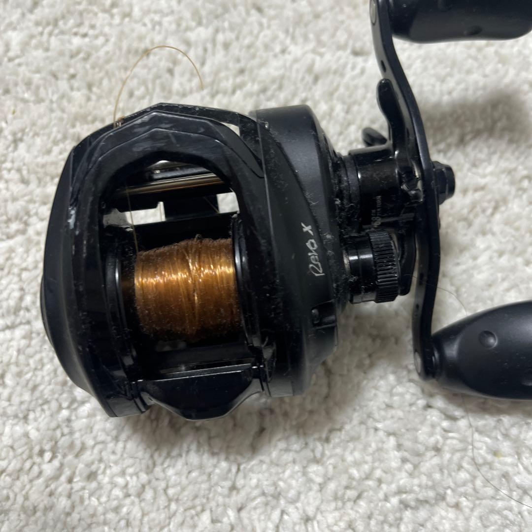 R20 X ブラックベイトリール