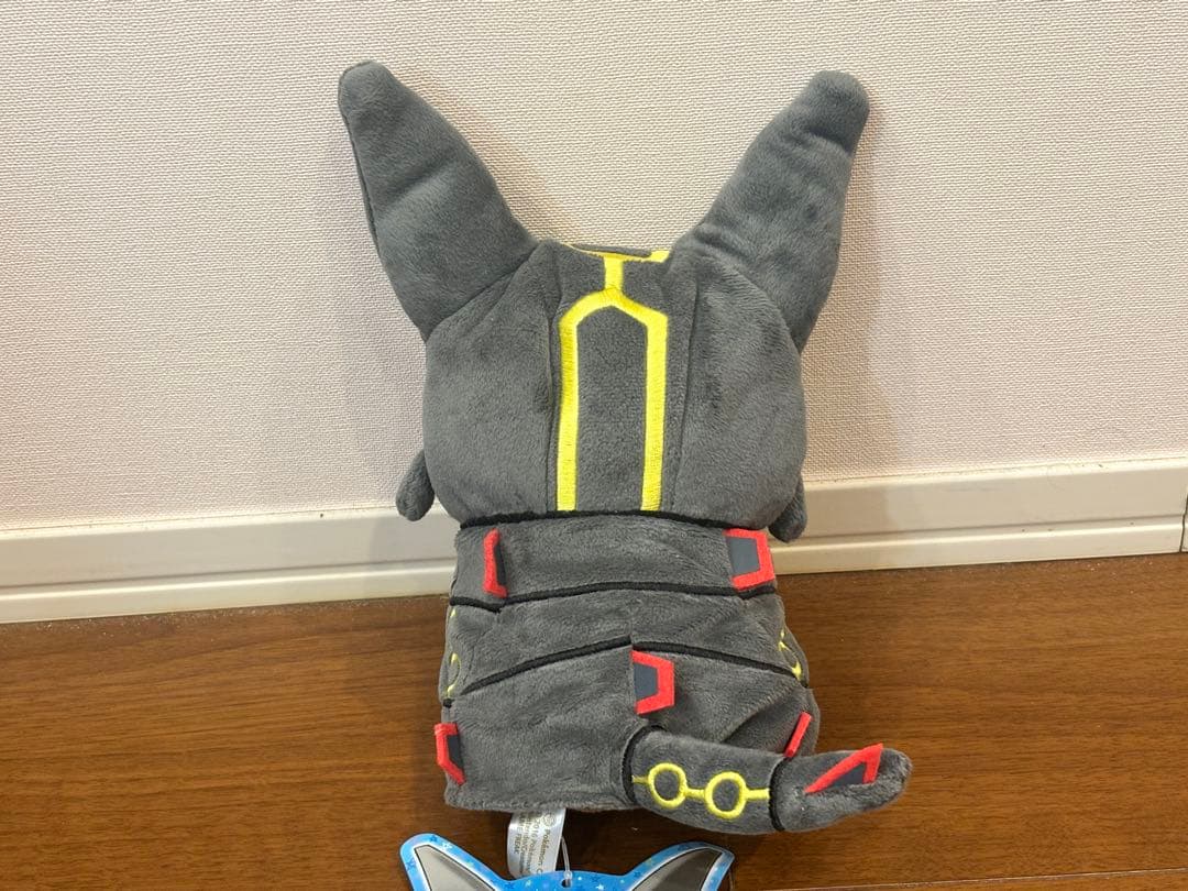 ポケモンセンター ぬいぐるみ 黒いレックウザポンチョを着たピカチュウ