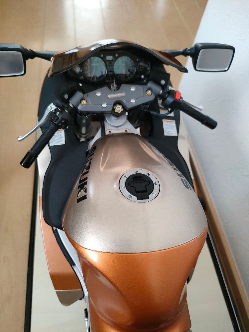 ディアゴスティーニ 1/4 スズキGSX1300R 隼