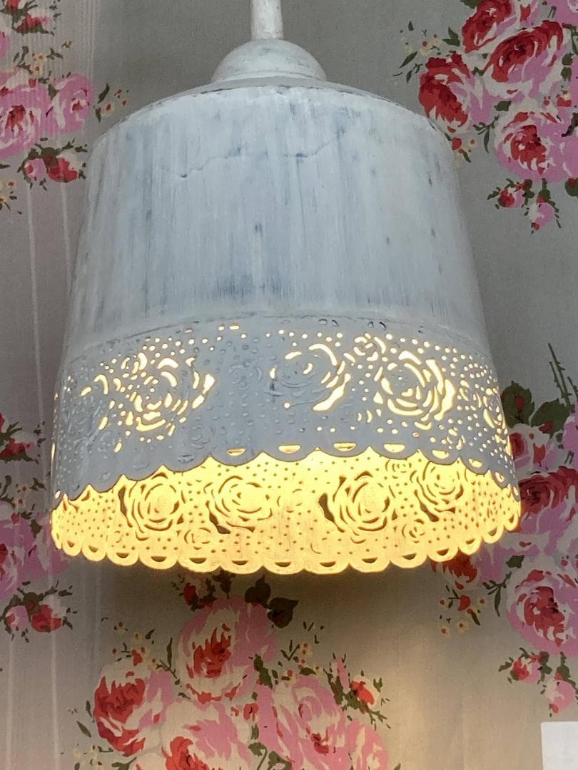 フランスより　浮かびあがる薔薇の模様　Coquecigruesのフロアランプ