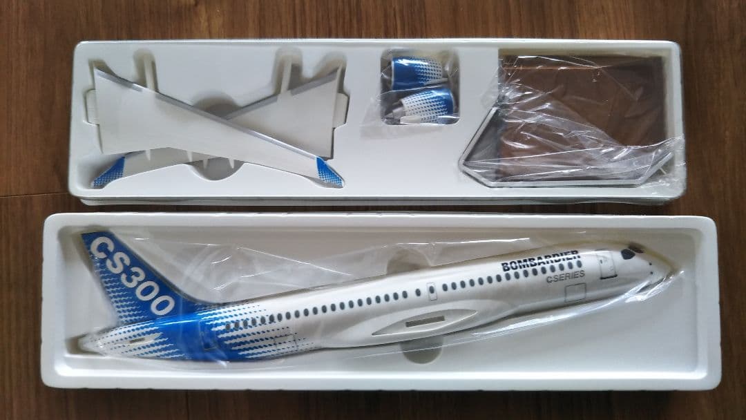 【製造終了機種】飛行機　模型　1/100サイズ