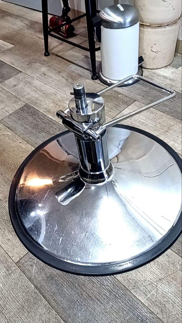 美容室　マテリスタイリングチェア