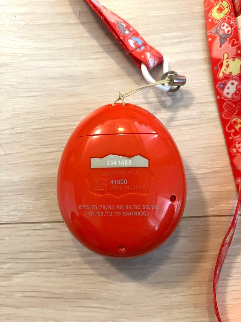 たまごっちみーつ サンリオキャラクターズDXセット ver. 赤