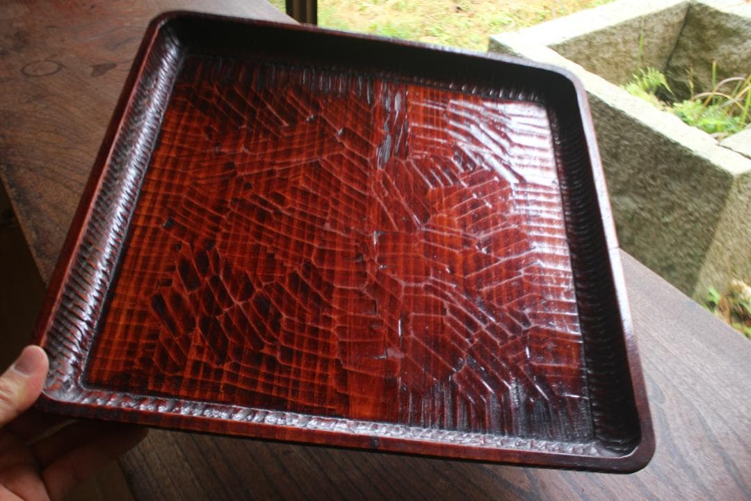 堅牢刳り貫き木地に時代漆の映える讃岐彫の四方盆（検民芸讃岐盆お膳お盆