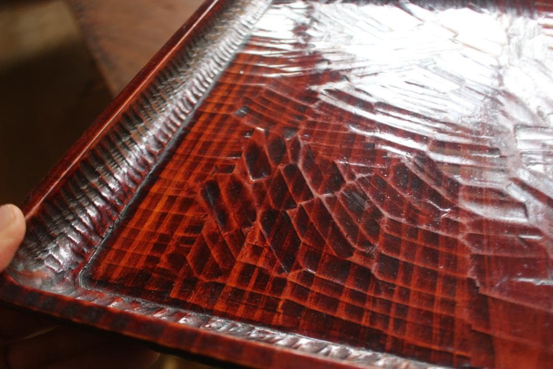 堅牢刳り貫き木地に時代漆の映える讃岐彫の四方盆（検民芸讃岐盆お膳お盆