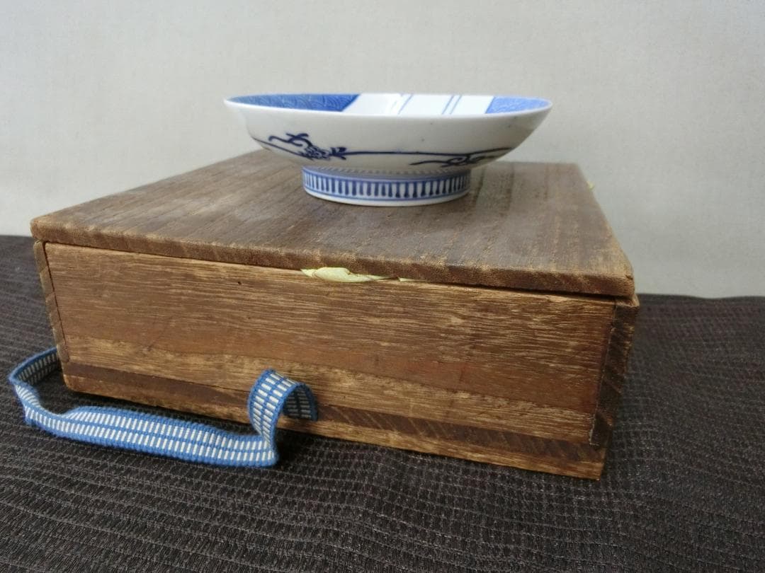 コレクション！【鍋島皿　山家人物渦文　櫛口台　鉢　古木箱入　鑑賞陶磁器】収集骨董