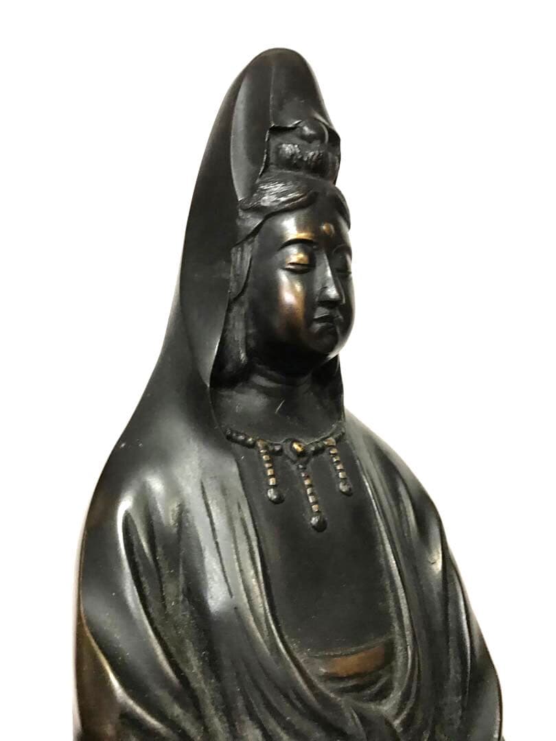 銅製:岩上白衣観世音菩薩立像