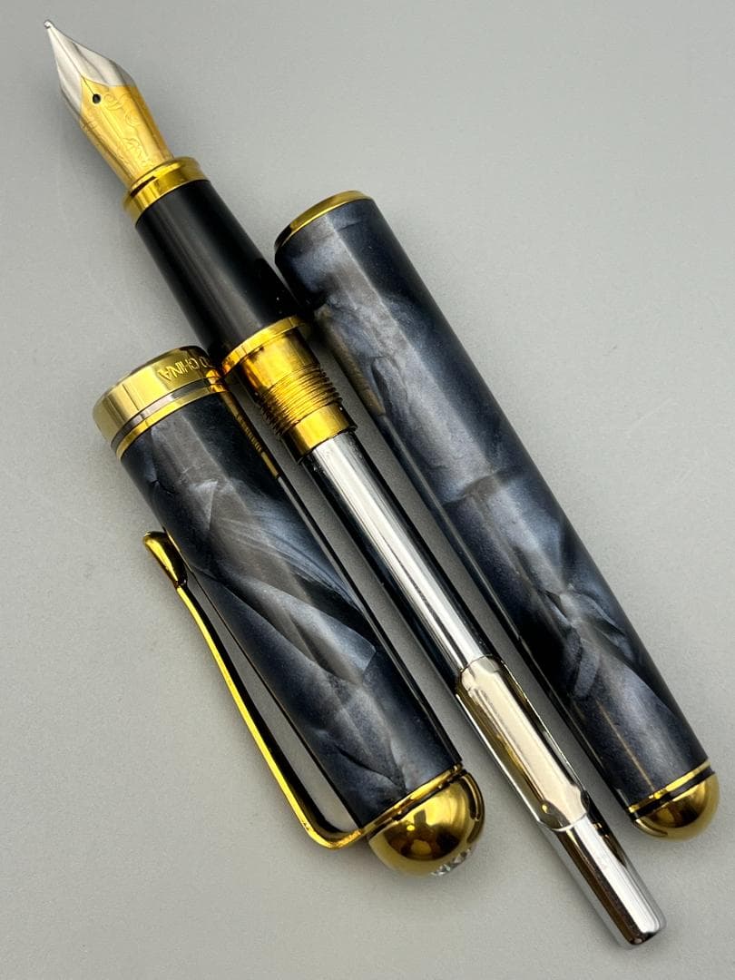 高級セルロイドの魅力！滑らかな質感！ 老舗ブランド 稀少14K 万年筆 英雄