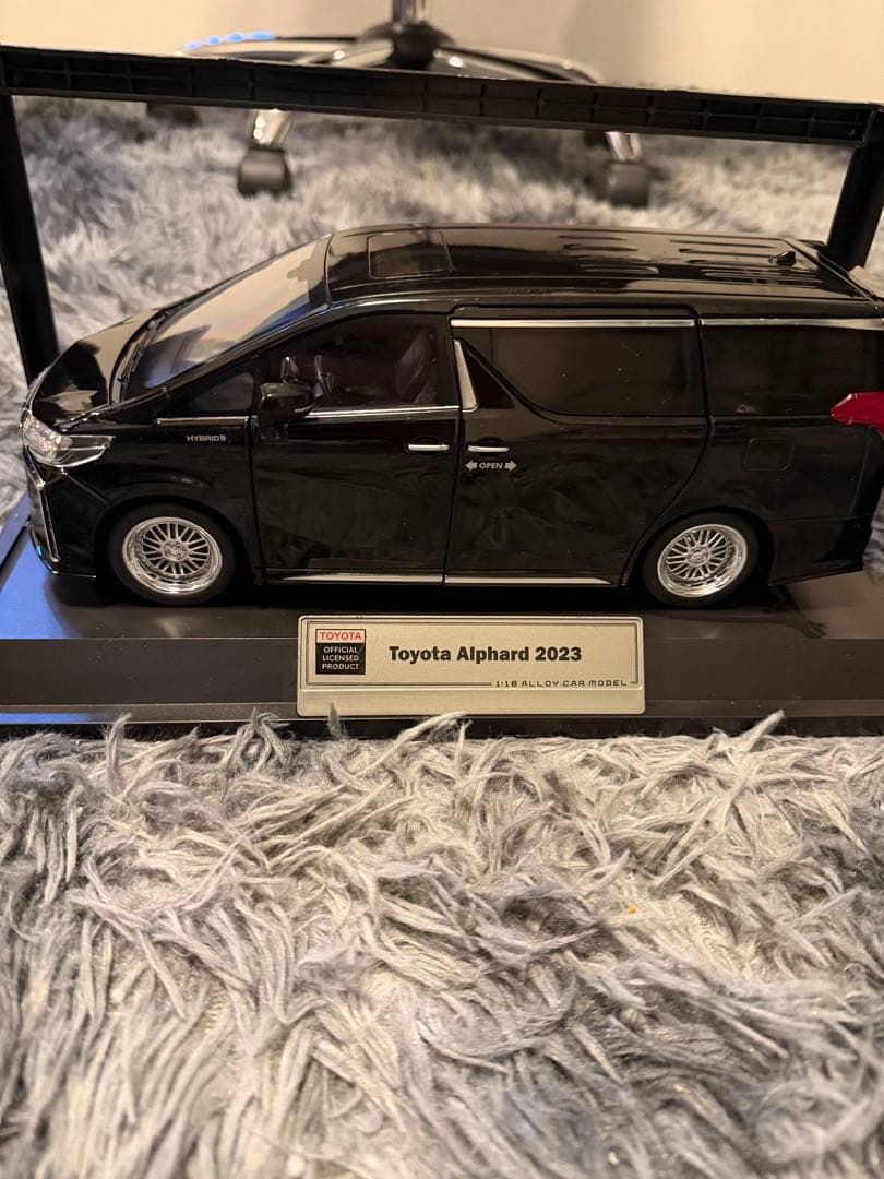 ブラック入荷！値下げ不可 トヨタ アルファード ミニカー 1/18 ホワイト