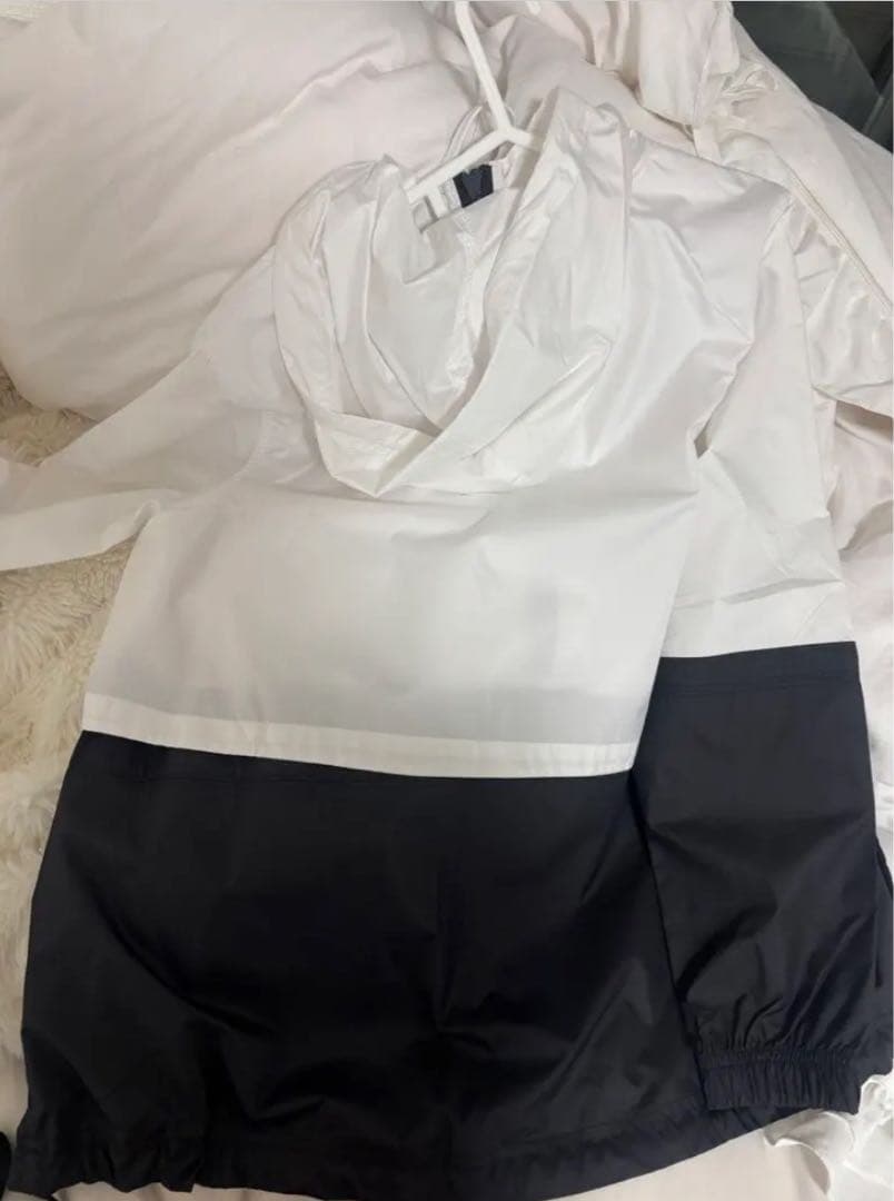 Nike フード付きウィンドブレーカー ホワイト/ブラック