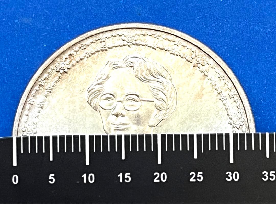 1990年 タイ 国王の母 90歳記念 600バーツ銀貨 商品説明: