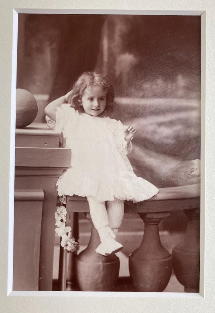 フランスアンティーク　肖像写真　《少女》 額装　アルビューメンプリント（鶏卵紙）