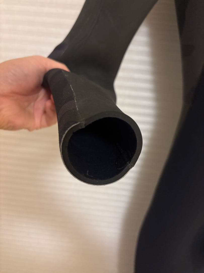 未使用BILLABONG セミドライ ウェットスーツ Lサイズ5mm×3mm