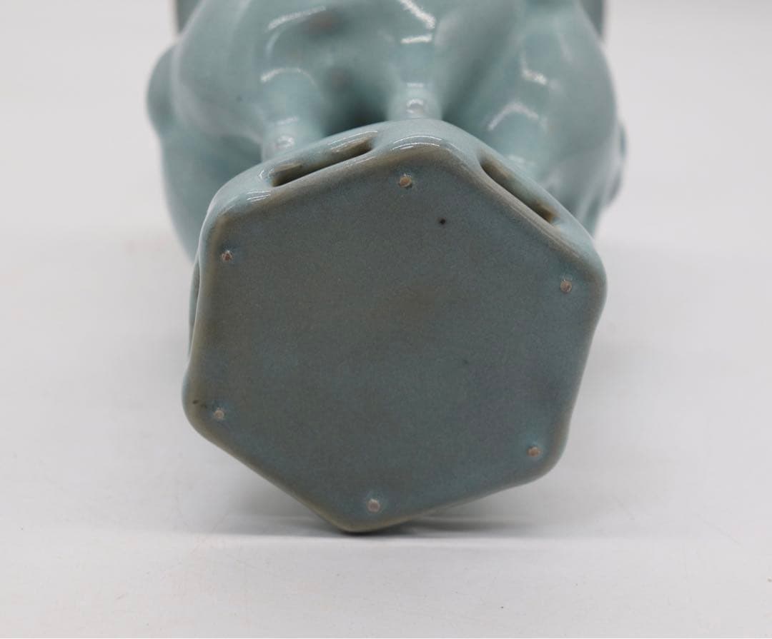 中国　青磁瓶　羊　送料込み0523