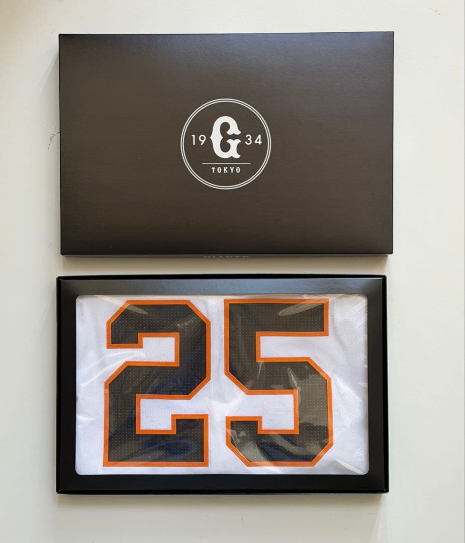 読売ジャイアンツ　岡本和真　プロコレクション　　ユニフォーム