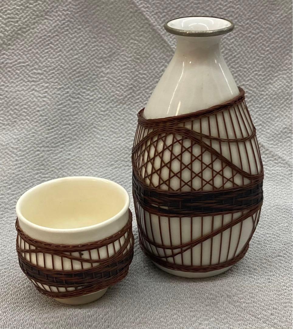 B25s  砥部焼　「淡黄磁竹編飾り付き酒器」銚子　猪口　古砥部　愛山向井　愛媛