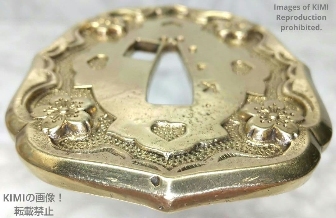 九八式軍刀の鍔 真鍮製 桜 九八式軍刀 Gunto Tsuba 軍装美術 K48