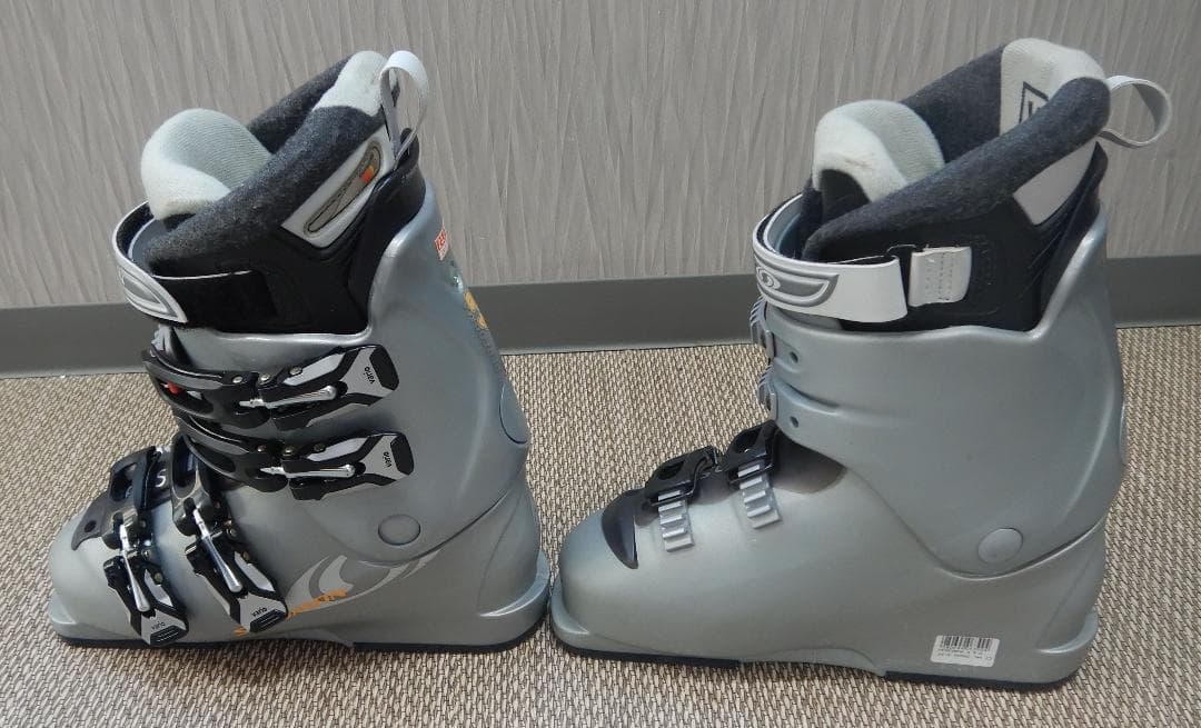 未使用 SALOMON レディーススキーブーツ PERFORMA4.0 24cm