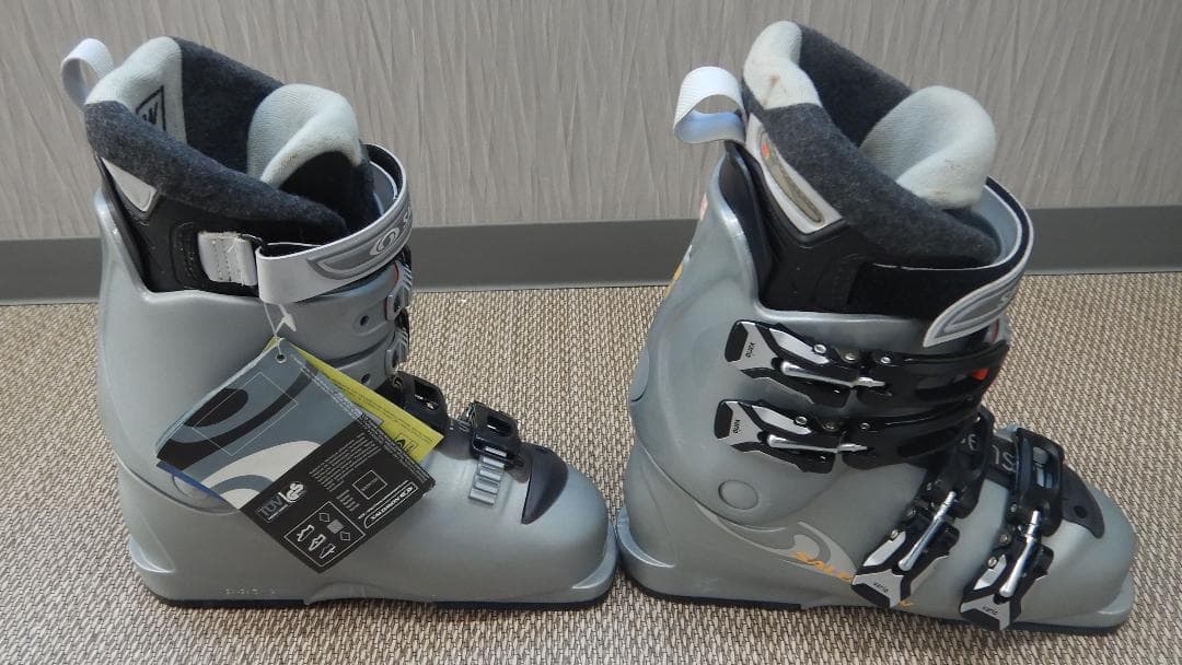 未使用 SALOMON レディーススキーブーツ PERFORMA4.0 24cm