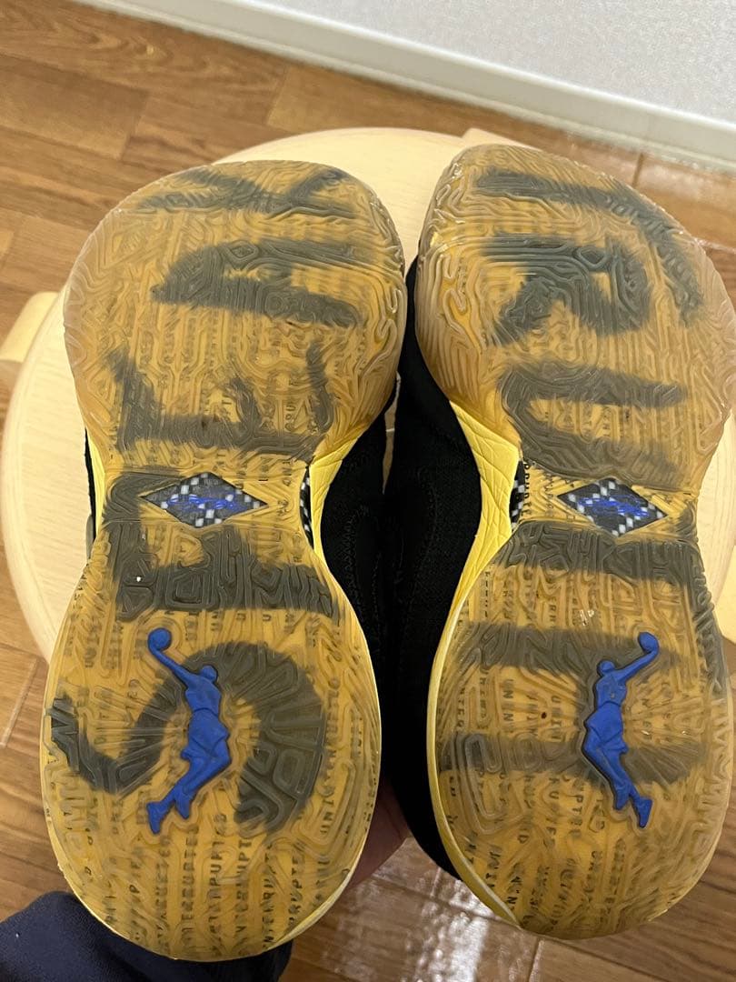 レブロン20 黒/青/黄色　LeBron