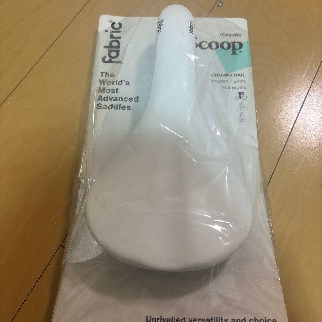 fabric Scoop サドル 142mm Cromo
