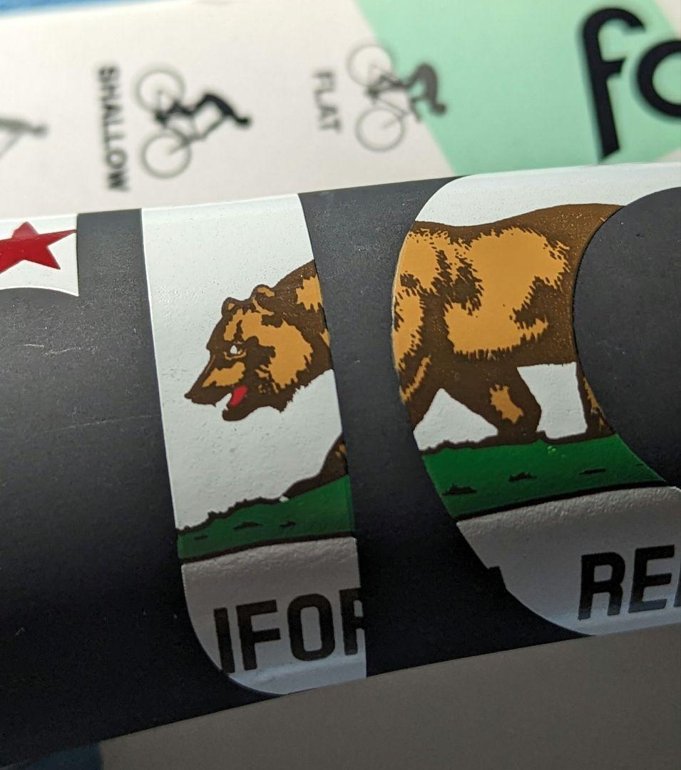 fabric scoop elite shallow カリフォルニア州旗　サドル