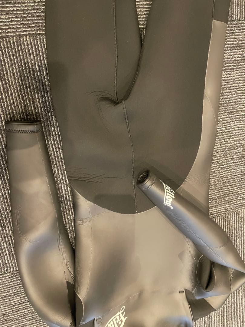 Fellow 新品セミドライスーツ 5×3ミリLサイズ